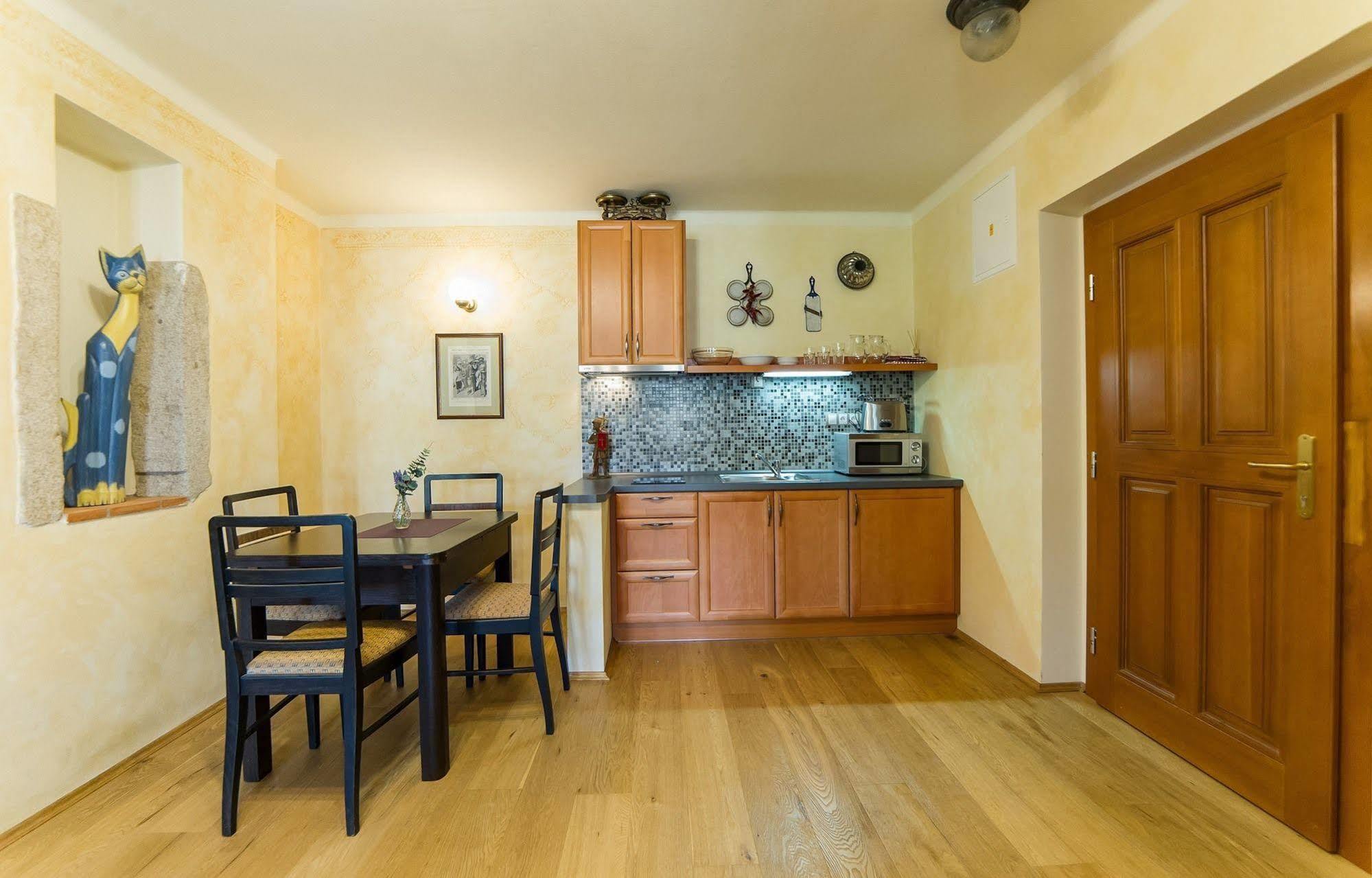 Český Krumlov U Zvonu Apartments מראה חיצוני תמונה